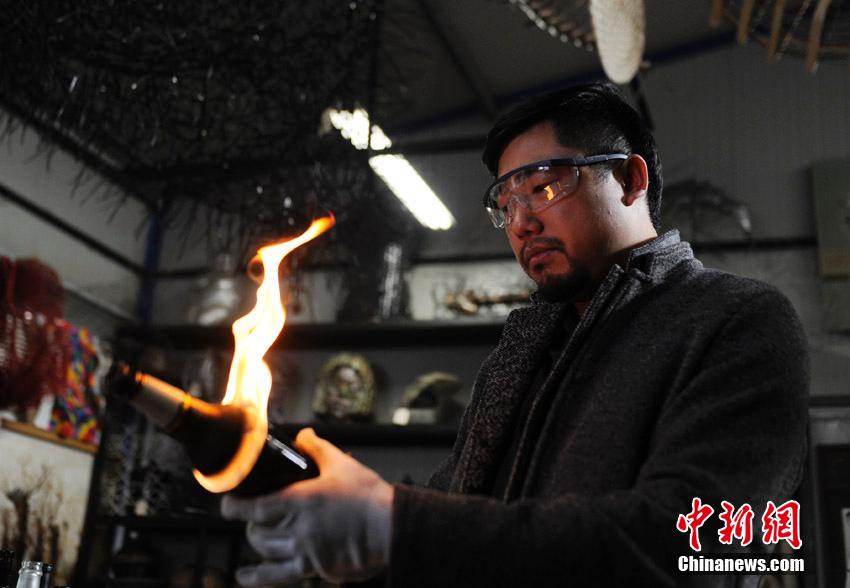 Dieser Mann verwandelt Abfall in Kunstwerke