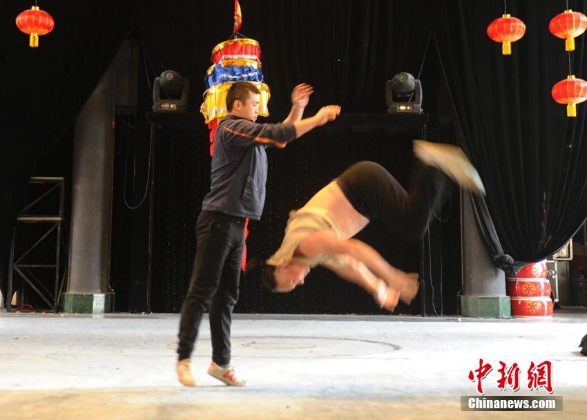 Das Leben eines 55-j?hrigeren Akrobaten