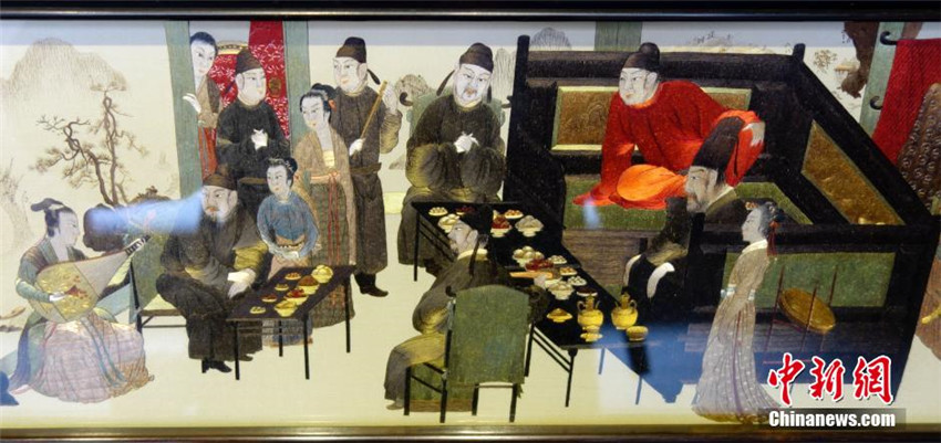 Sch?ne Shu-Stickereien im Daci-Tempel in Chengdu pr?sentiert