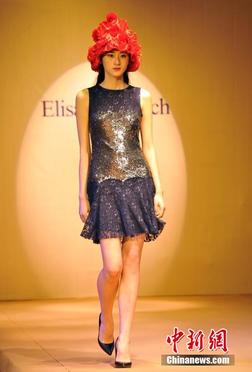 Modenschau von Hüten im europ?ischen Hof-Stil in Wuhan