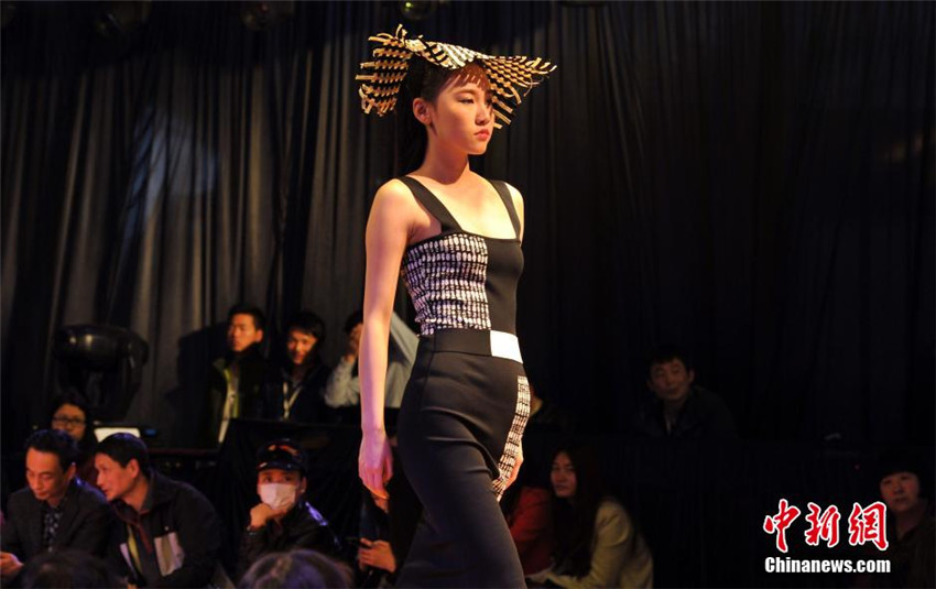 Modenschau von Hüten im europ?ischen Hof-Stil in Wuhan