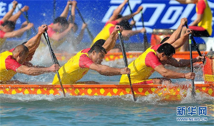 ?Der Drache hebt den Kopf“ und China feiert