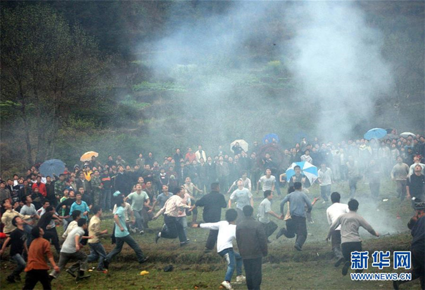 ?Der Drache hebt den Kopf“ und China feiert