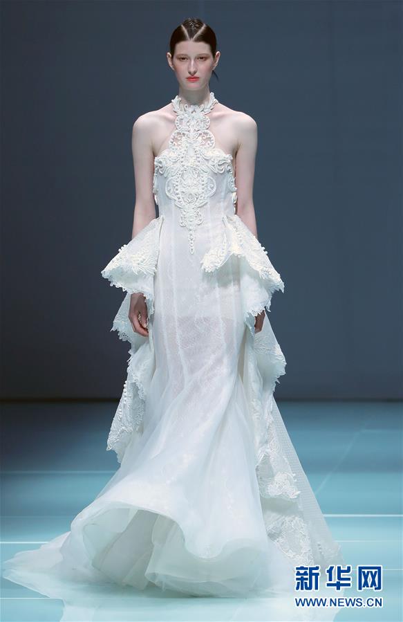 Chinesische Designerin pr?sentiert traumhafte Brautkleider