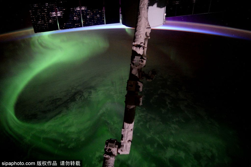 Die Farbenpracht der Südlichter vom Weltraum aus