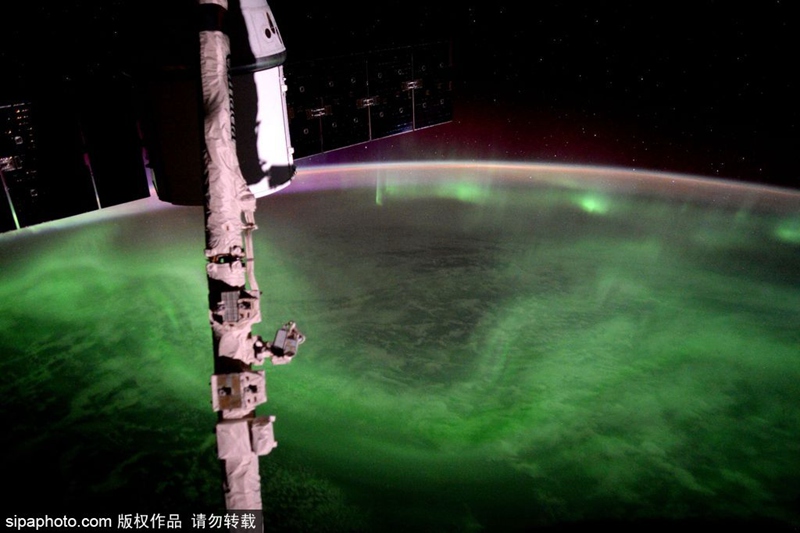 Die Farbenpracht der Südlichter vom Weltraum aus