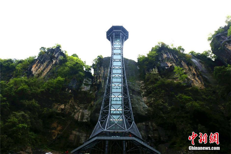 Ein Aufzug für die malerische Enshi-Schlucht in Hubei
