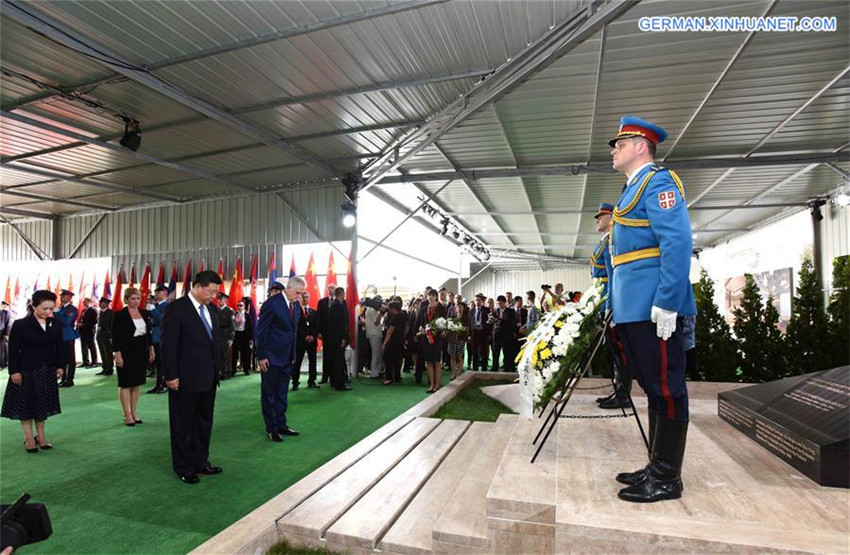 Xi erweist chinesischen M?rtyrern, die bei der NATO-Bombadierung get?tet wurden, Ehrerbietung