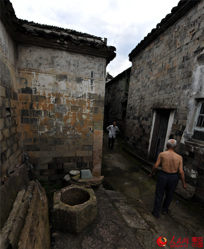 Tausendj?hriges Dorf vereint Konfuzianismus und Kommerz