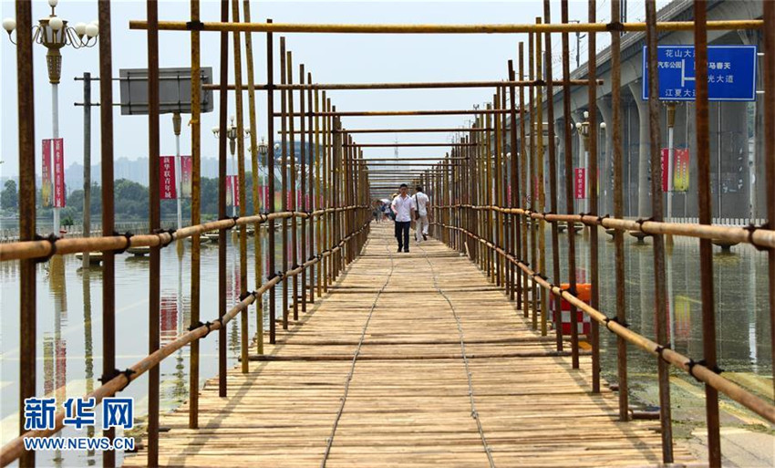 Wuhan: Tempor?re Brücke gegen überschwemmung