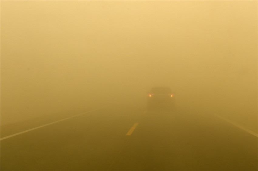 Starker Sandsturm sucht Gansu heim