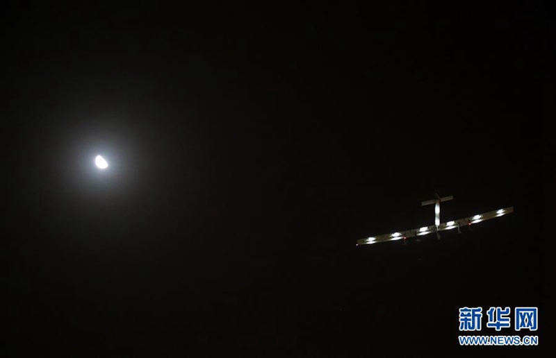 Weltgr??tes Solarflugzeug beendet seine Weltrumrundung 