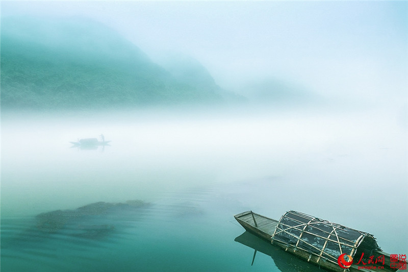 Malerisches Dorf Zhijiang am Xin’an-Fluss