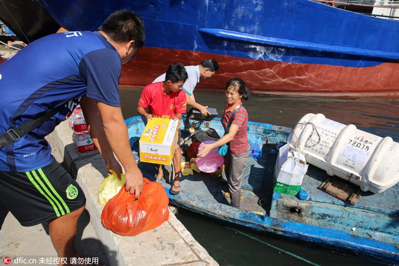 Umzug der Fischerboote in Sanya 