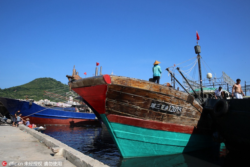 Umzug der Fischerboote in Sanya 