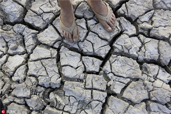 Dürre in Chongqing l?sst Flussbett austrocknen