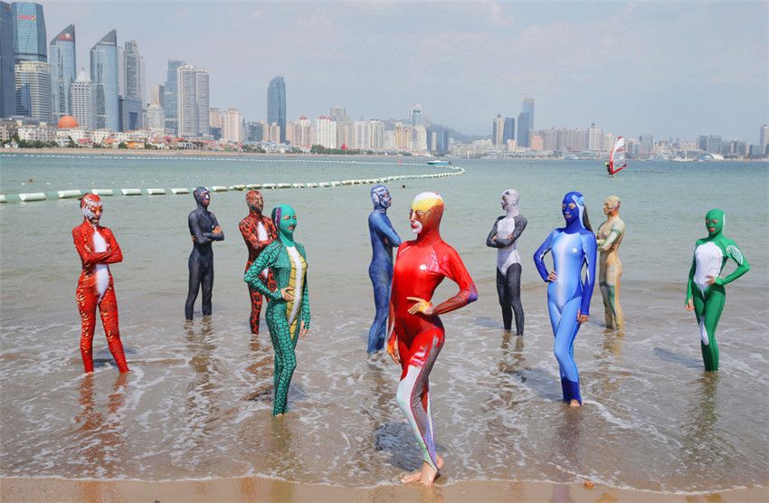 Auff?lliger Facekini erzeugt Modewelle in Qingdao