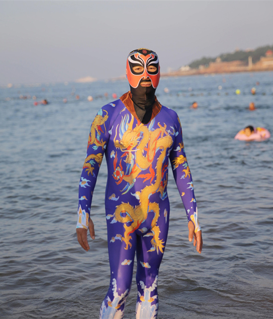 Auff?lliger Facekini erzeugt Modewelle in Qingdao