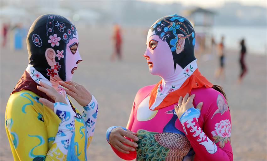 Auff?lliger Facekini erzeugt Modewelle in Qingdao
