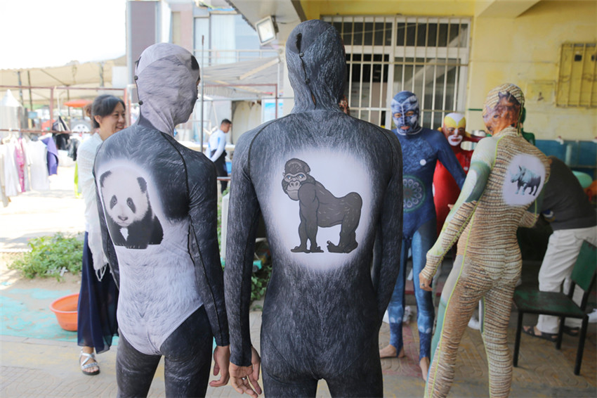 Auff?lliger Facekini erzeugt Modewelle in Qingdao