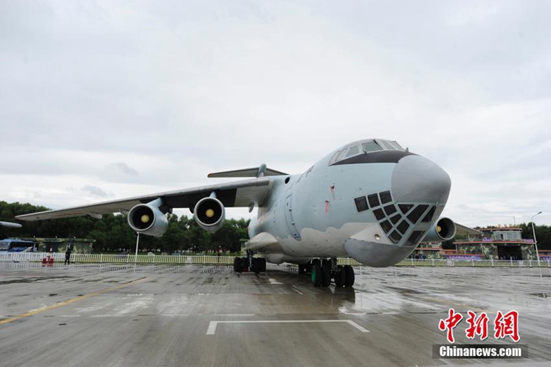 Kunstflugstaffel ?1. August“ zeigt in Changchun ihr K?nnen