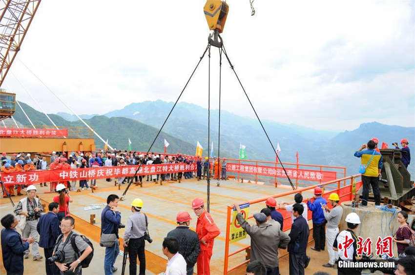 Erfolgreicher Rohbauabschluss der welth?chsten Brücke