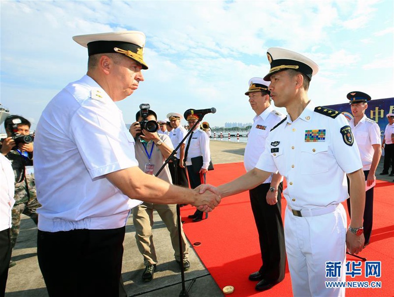 Russische Kriegsschiffe erreichen Man?verort