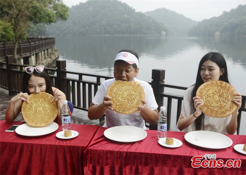 Ess-Wettbewerb: Mann isst zwei Kilogramm Mondkuchen in 28 Minuten
