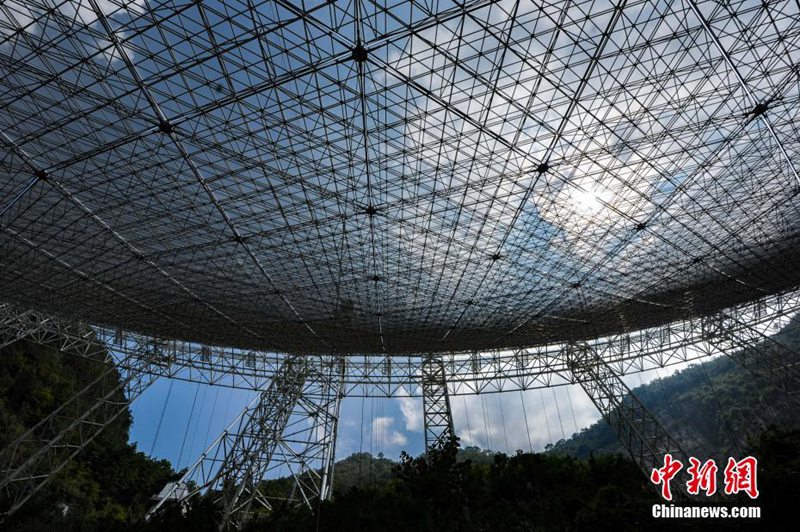 Gr??tes Radioteleskop der Welt in Betrieb