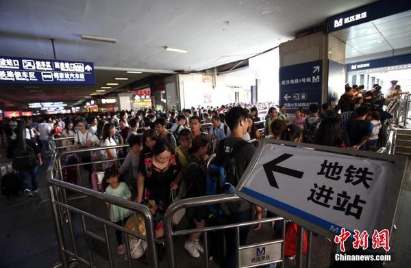 Rückreise am Ende der ?Goldenen Woche“