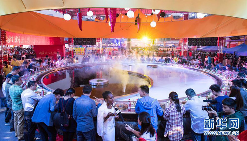 Er?ffnung des achten Feuertopfkulturfestes in Chongqing