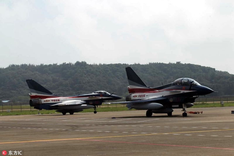 Kunstflugstaffel ?Erster August“ in Zhuhai eingetroffen