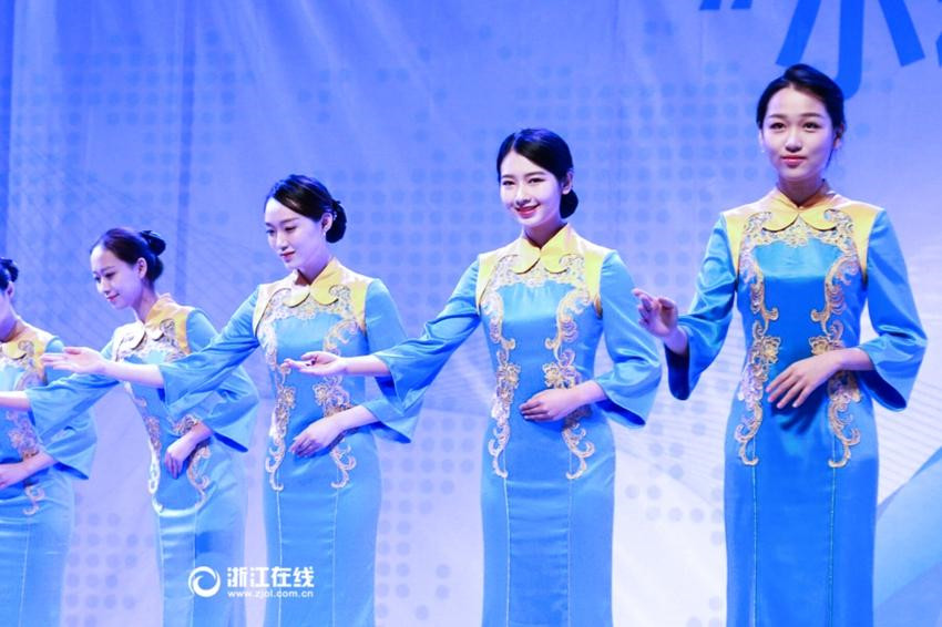 Freiwillige bereiten sich für die Weltinternetkonferenz vor