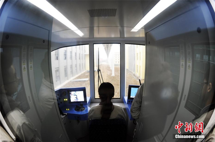 Weltweit erste umweltfreundliche H?ngebahn in Chengdu getestet