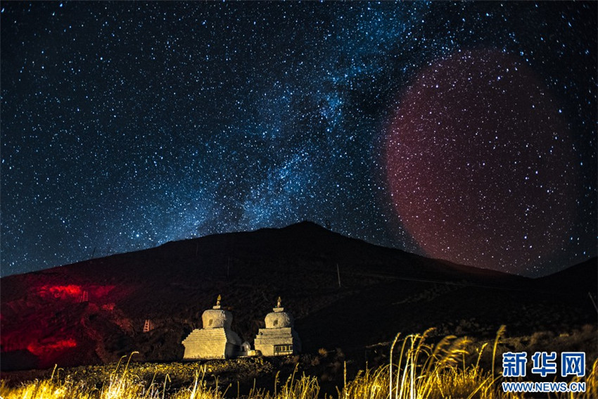 Faszinierende Sternennacht am See Yamzhog Yumco