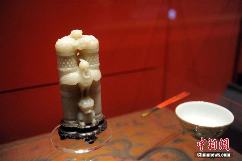 Verbotene Stadt pr?sentiert kaiserliche Hochzeitsgegenst?nde in Hongkong