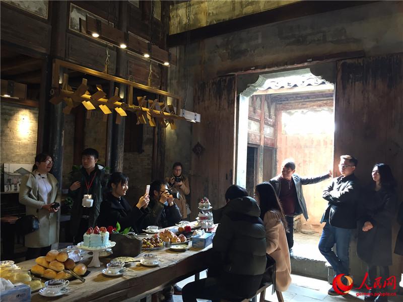 über die Bambusbrücke zum Traumsee