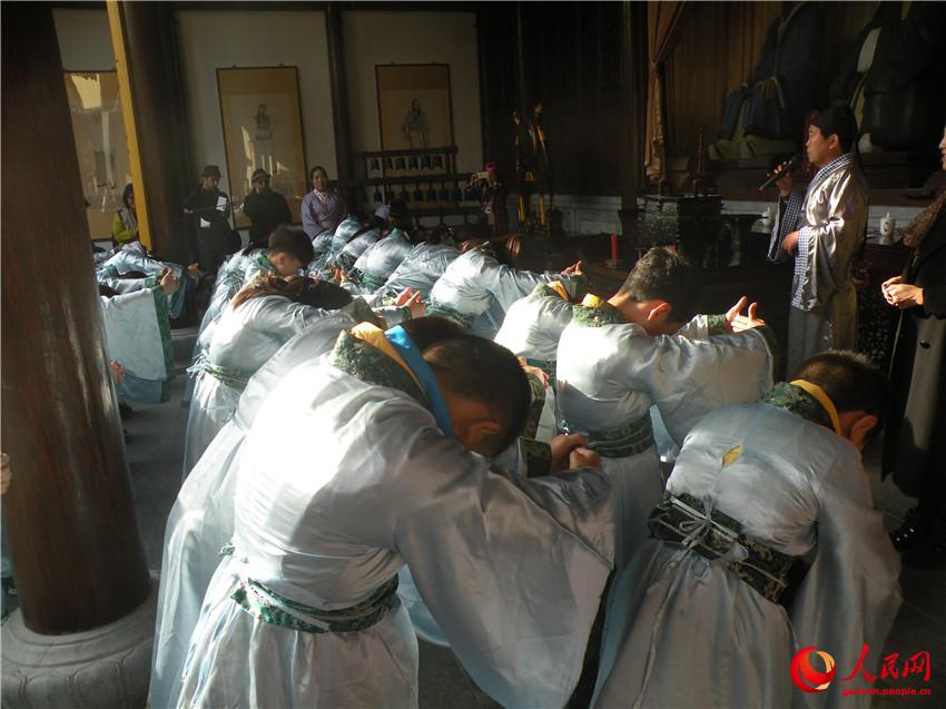 über den Berg – Malerisches China im Kreis Wuyuan