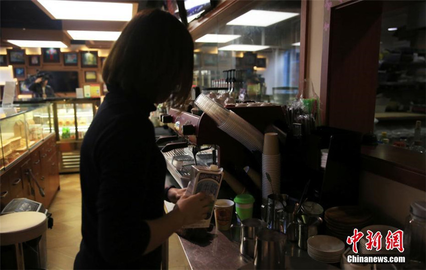 Das w?rmste Café Shanghais: Mitarbeiter aus AIDS-Familien