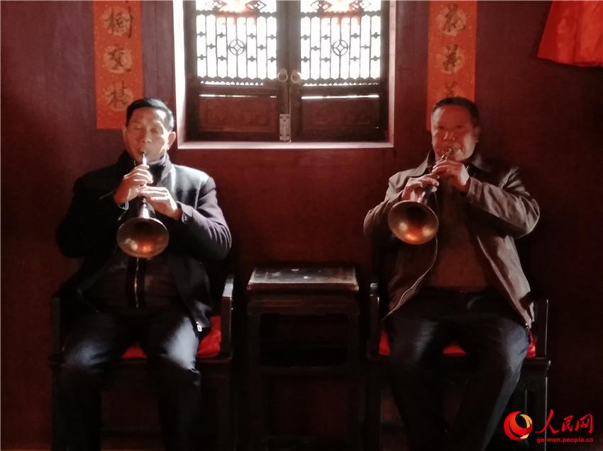 Journalisten in Porzellanlanden