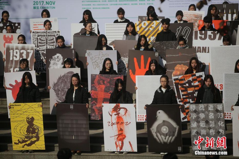 Antikriegsplakate zum Gedenken an das Nanjing-Massaker