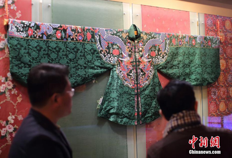 Replikate kaiserlicher Seidenobjekte aus der Dingling-Grabst?tte