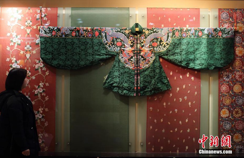 Replikate kaiserlicher Seidenobjekte aus der Dingling-Grabst?tte