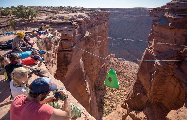 Bodenlose Frechheit: Zelten im Abgrund