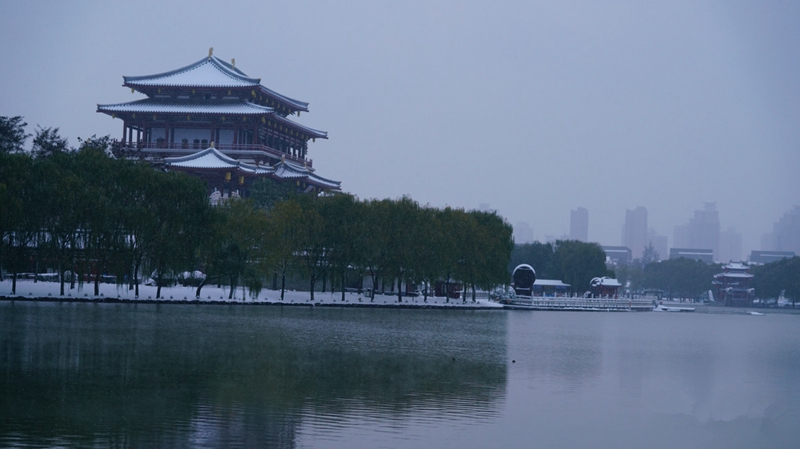 Sch?ne und silberne Stadt Xi′an nach dem Schnee