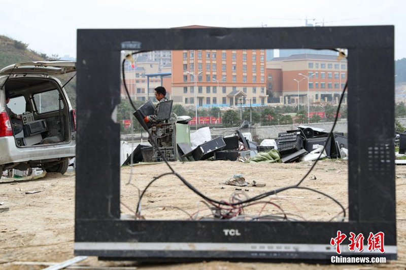 Berg der ausgedienten Haushaltsger?te in Guiyang