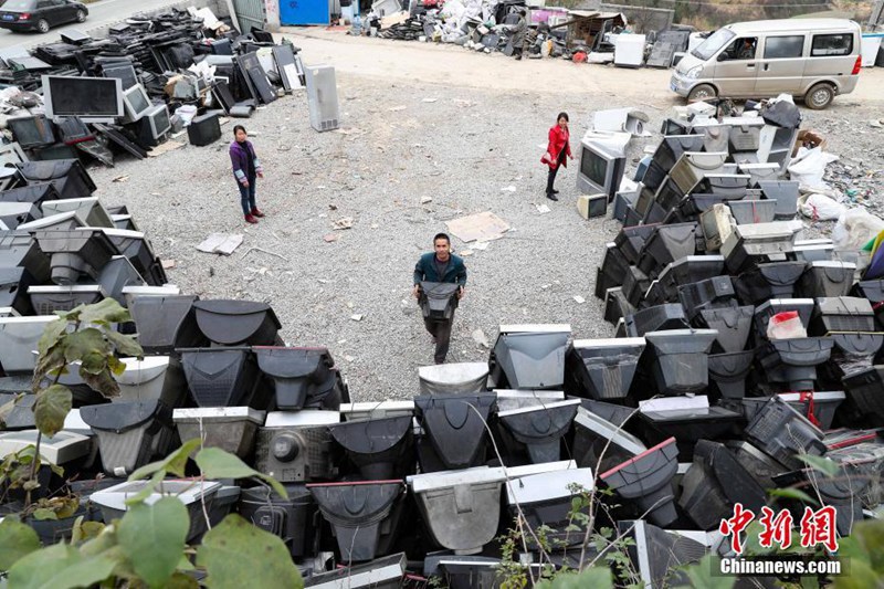 Berg der ausgedienten Haushaltsger?te in Guiyang