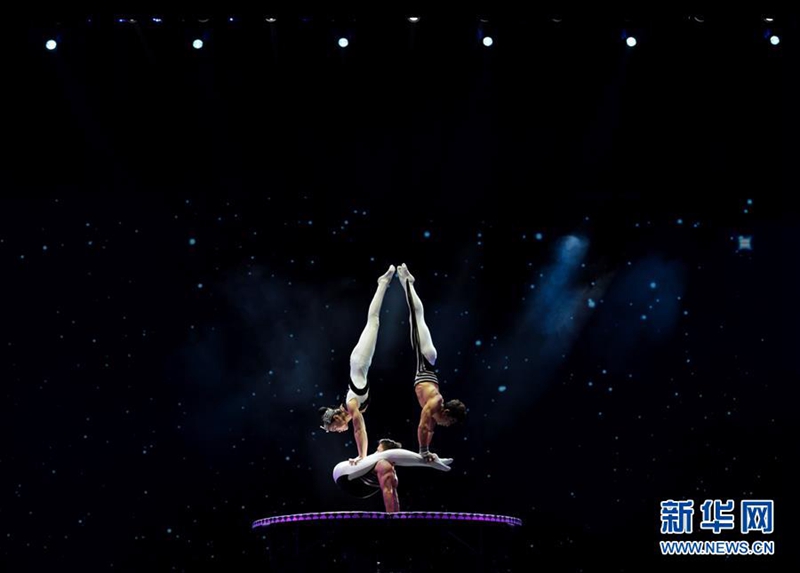 Drittes chinesisches Akrobatik-Kunstfestival er?ffnet