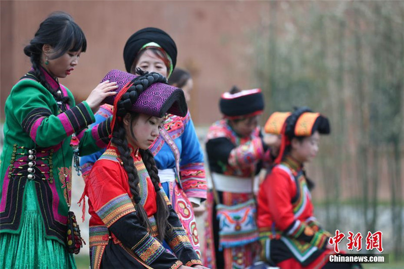 Initiationsritus des Yi-Volks