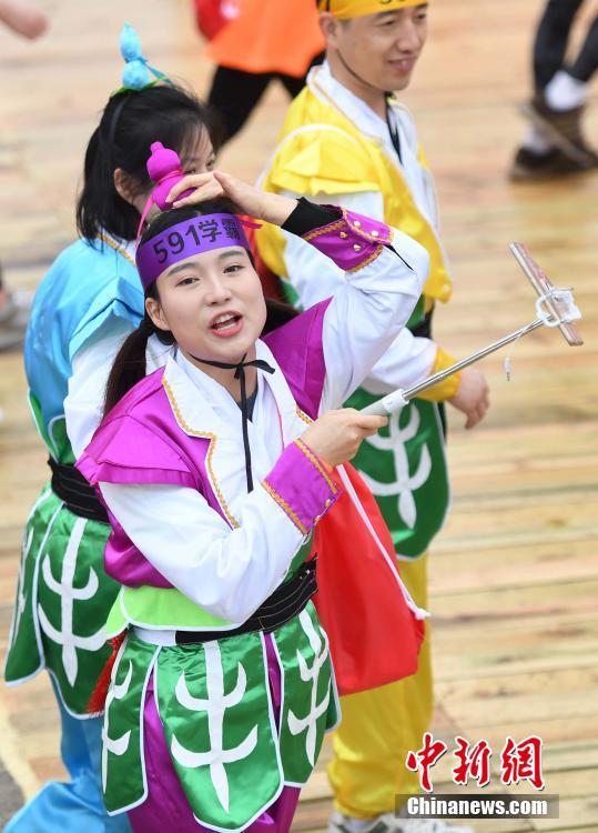 Cosplay-Teilnehmer des Marathonlaufs in Fuzhou